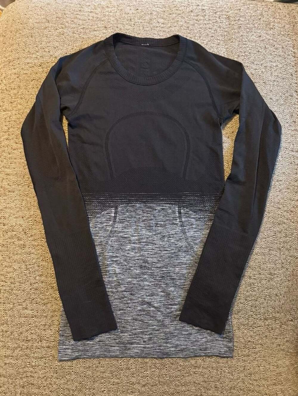 lululemon long sleeve swiftly black and gray top size 2